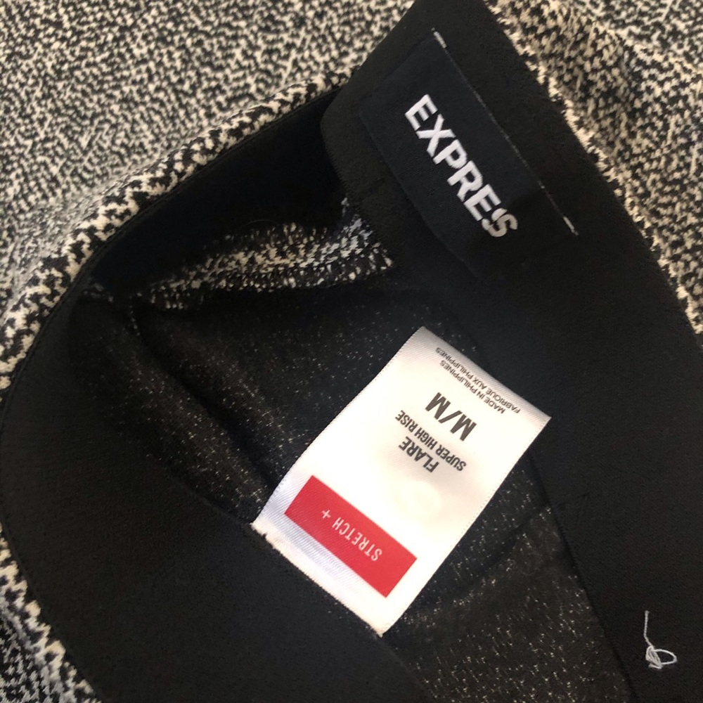 ❌SOLD❌ Express Women’s Flare Pull On Pants, NWOT - Picture 3 of 4